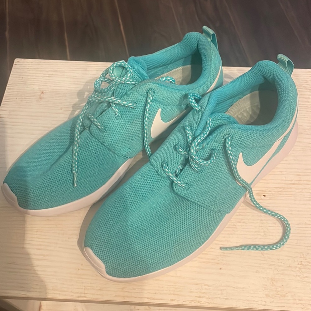 Turquoise Nike sneakers women’s size 8.5